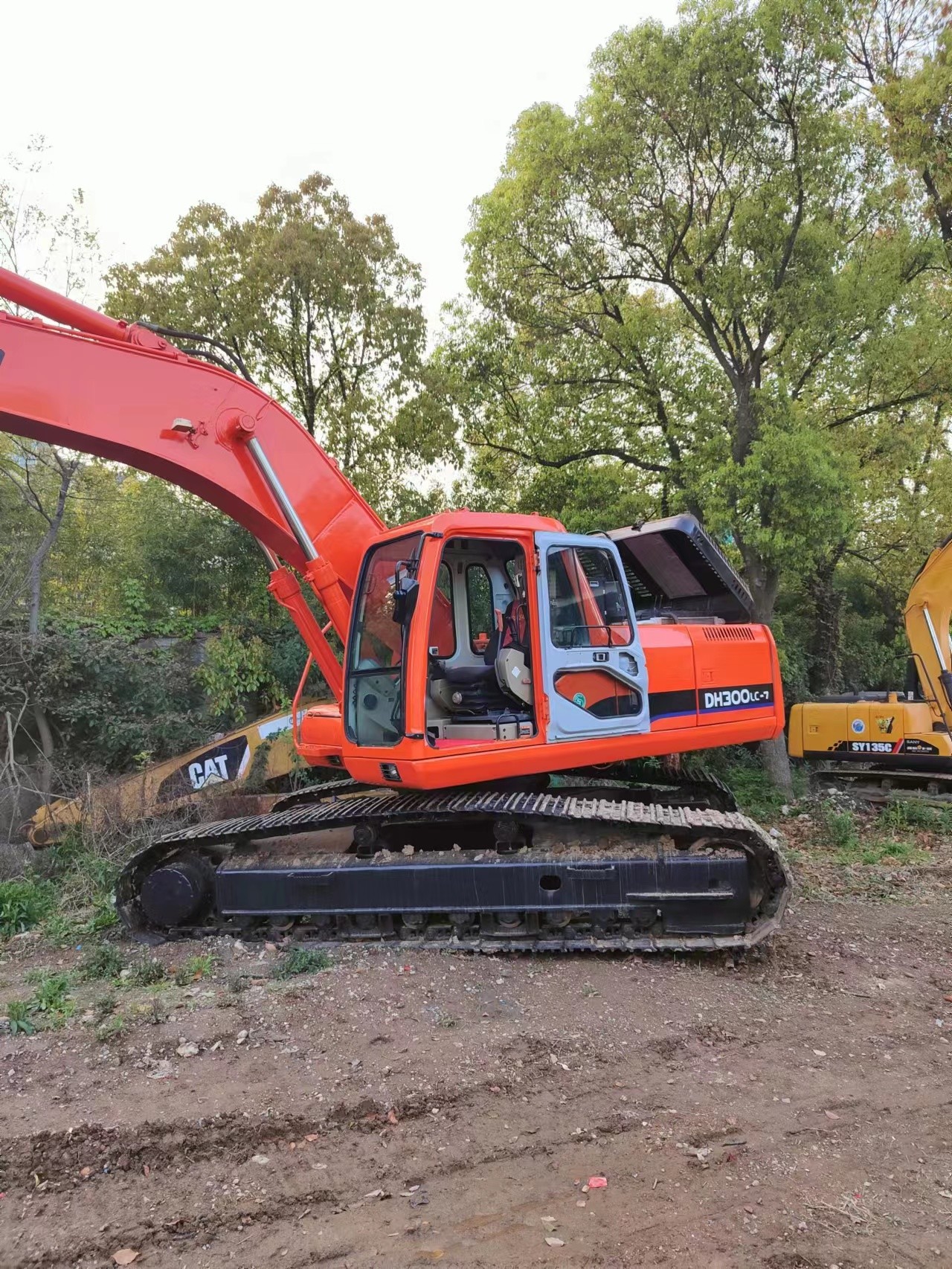 কোরিয়া ব্যবহৃত Doosan Excavator বিক্রয়ের জন্য দ্বিতীয় হাতের DH300LC Jindongyu যন্ত্রপাতি