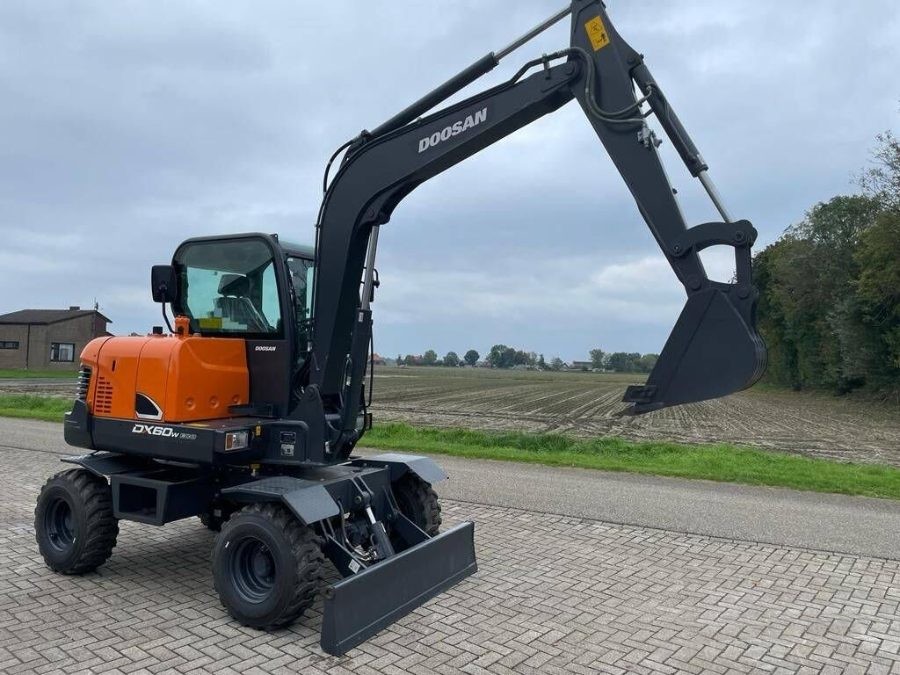 কোরিয়া ব্যবহৃত Doosan Excavator বিক্রয়ের জন্য সেকেন্ড হ্যান্ড DX60W Jindongyu যন্ত্রপাতি