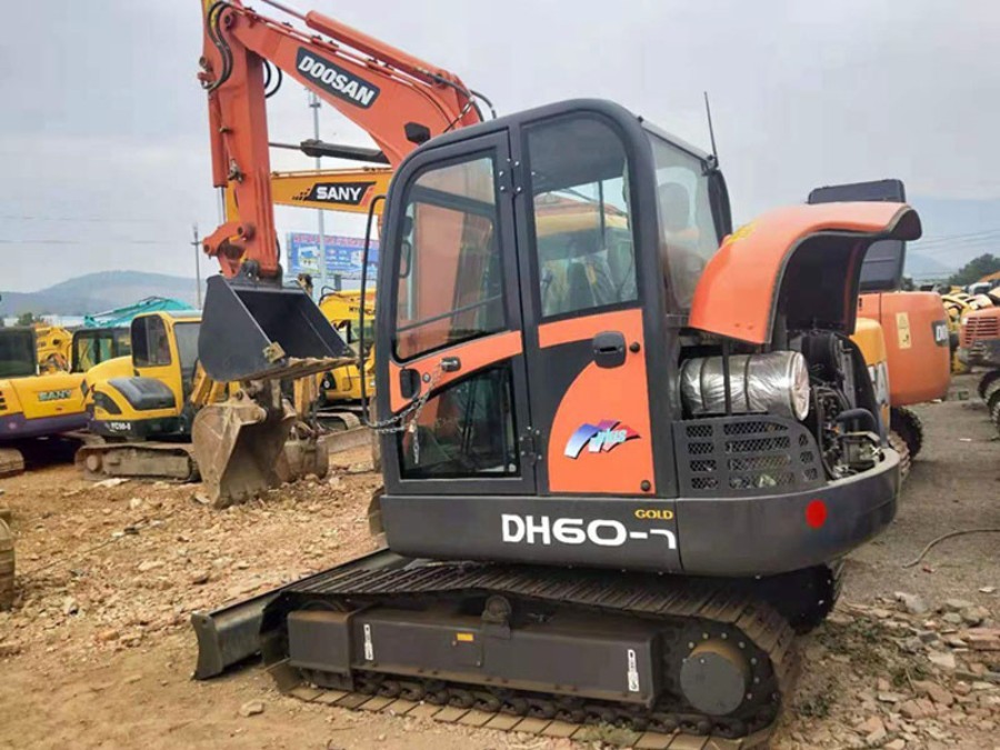কোরিয়া ব্যবহৃত Doosan Excavator বিক্রয়ের জন্য দ্বিতীয় হাত DH60-7 Jindongyu যন্ত্রপাতি