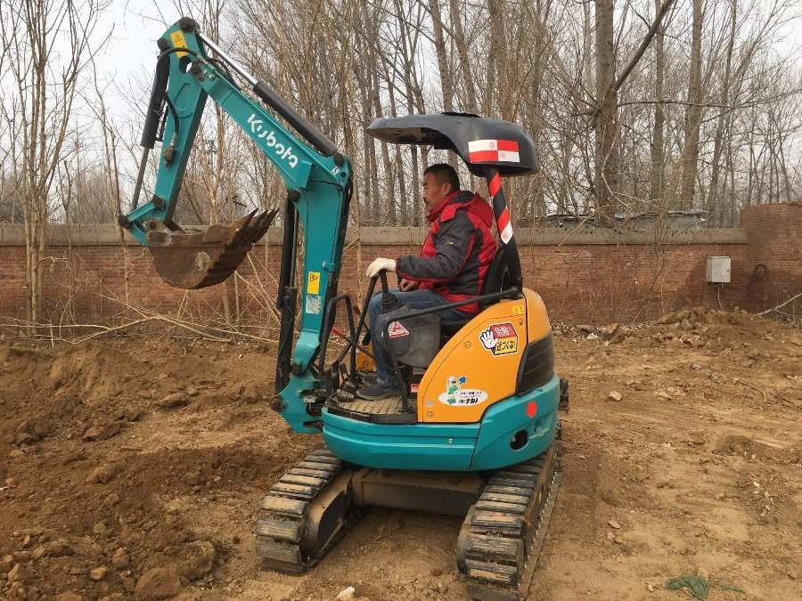 জাপান ব্যবহৃত Kubota Excavator বিক্রয়ের জন্য দ্বিতীয় হাতের U20 Jindongyu যন্ত্রপাতি